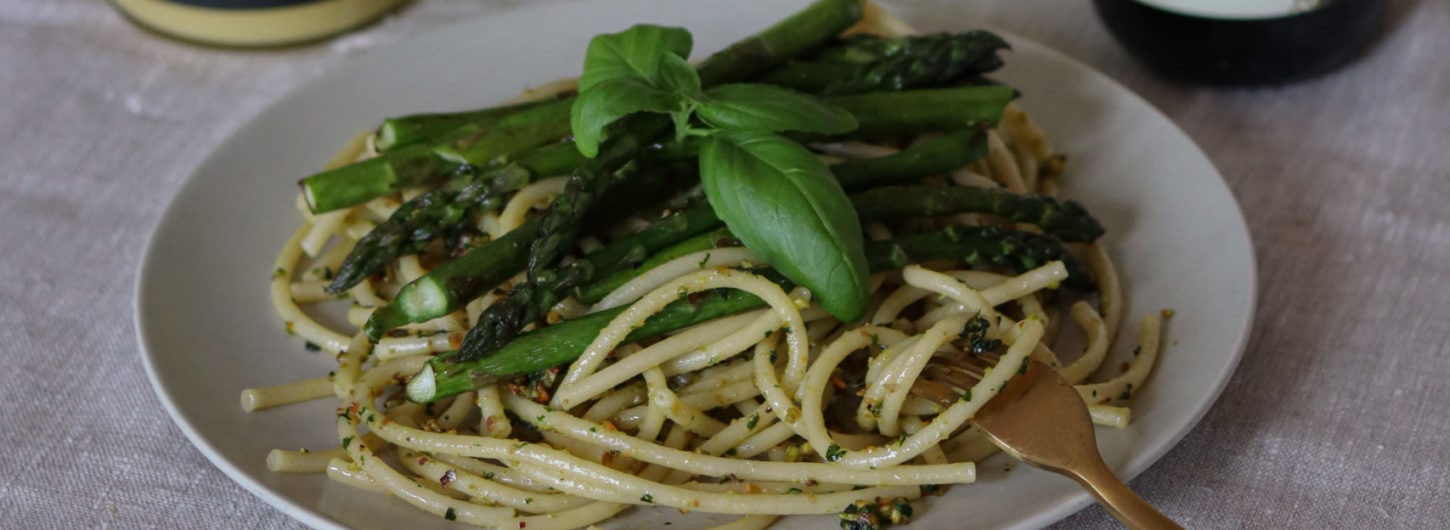 cestoviny-s-bazalkovo-pistaciovym-pestom-a-sparglou_3