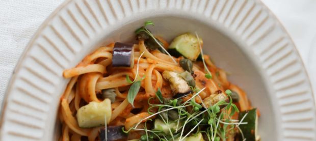 Testoviny s omackou z pecene zeleniny