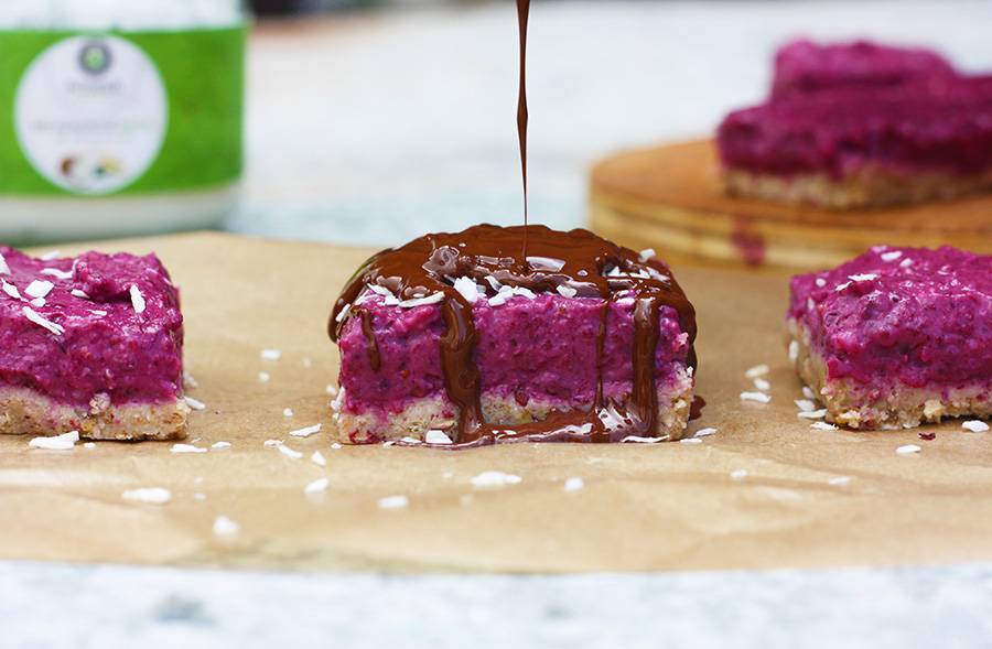 Ungebackener Johannisbeerkuchen mit Zartbitterschokolade