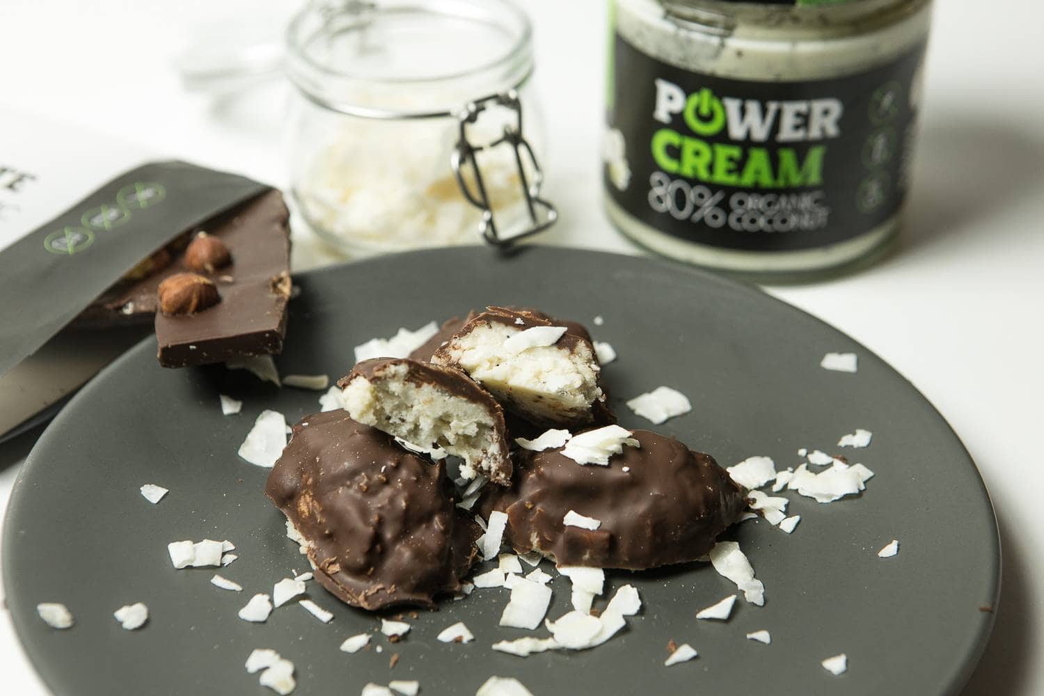 Hausgemachte Bounty-Riegel aus Kokosnusscreme ohne Milch, Gluten und unnötigen Zucker