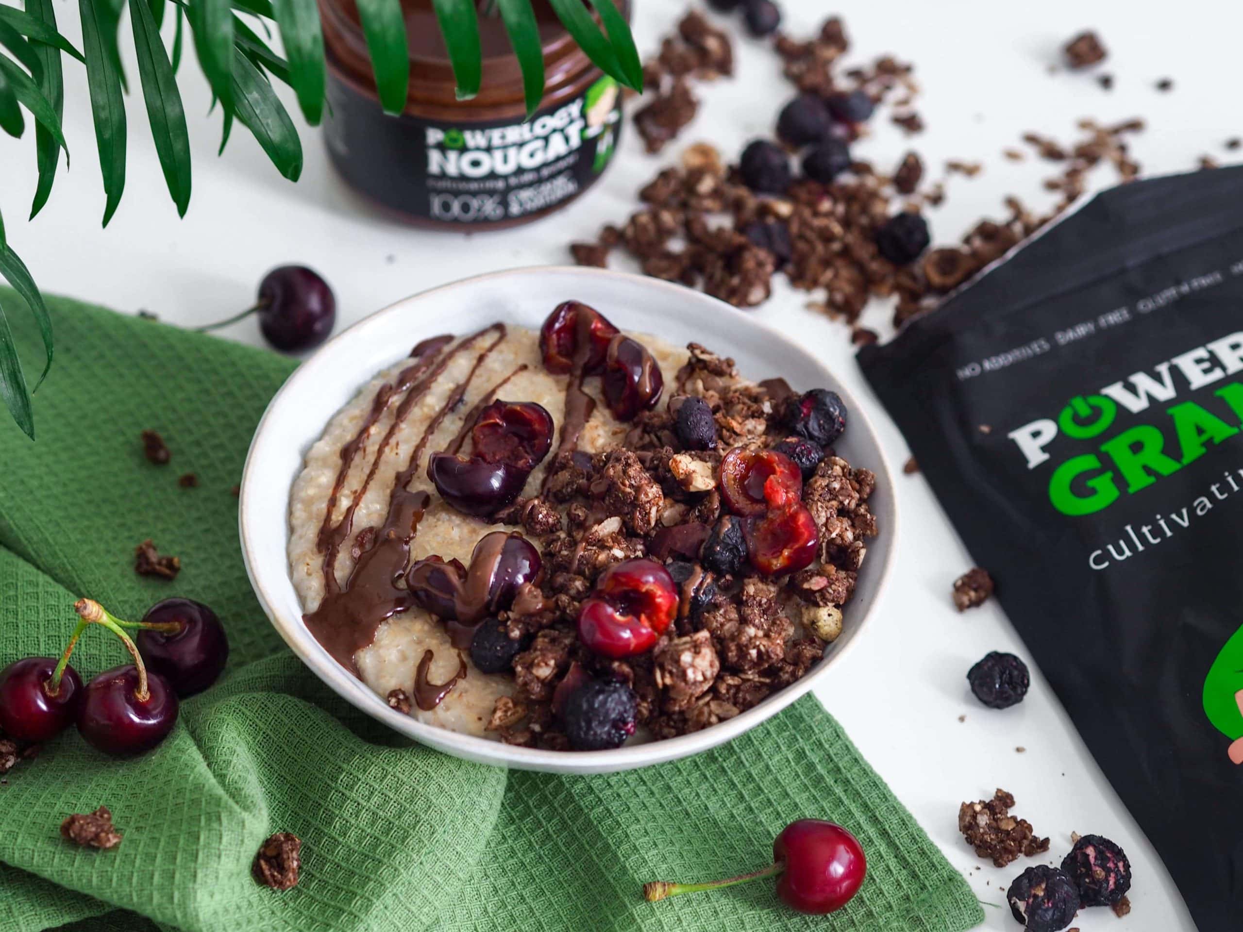Powerlogy breakfast porridge with granola and nougat