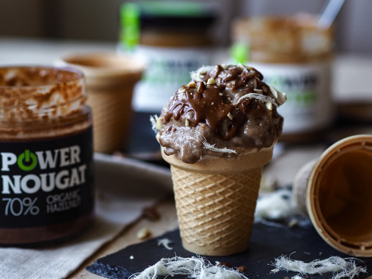 Homemade ice cream with Powerlogy Nougat Cream and no compromise on ingredients