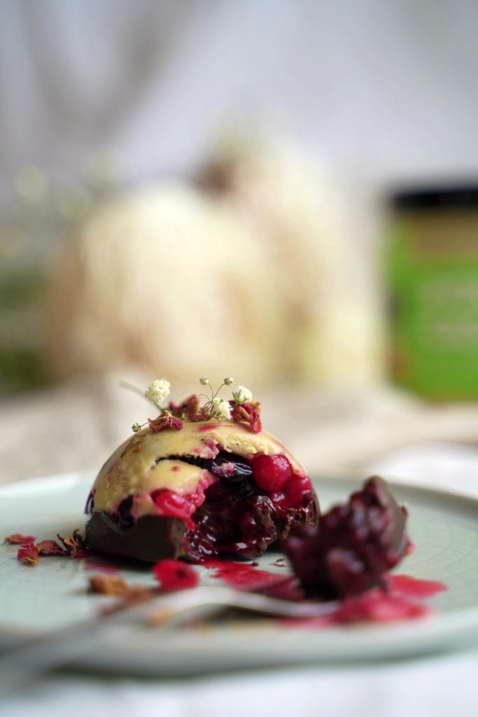 No-bake chocolate and nut cups with cashew cream and berries