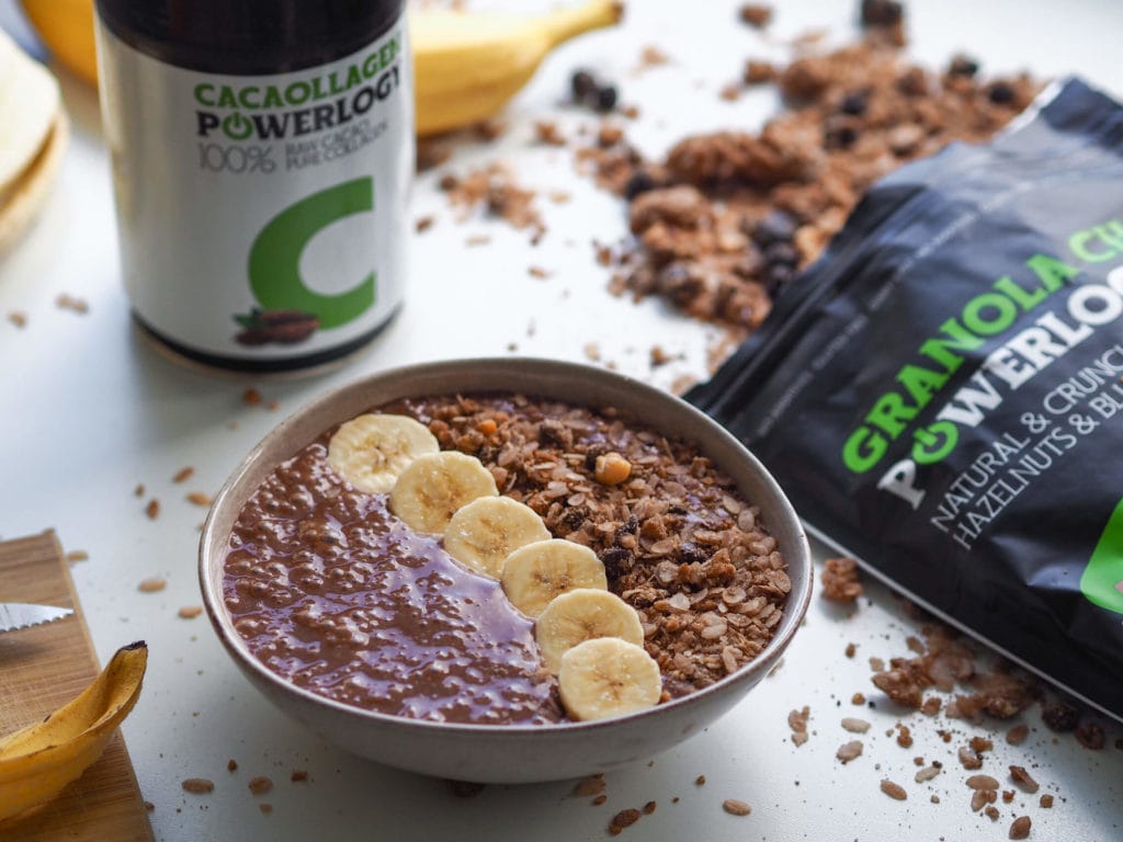 Smoothie Bowl mit Granola