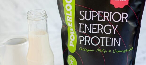 Čokoládovo-banánový proteínový dezert v pohári