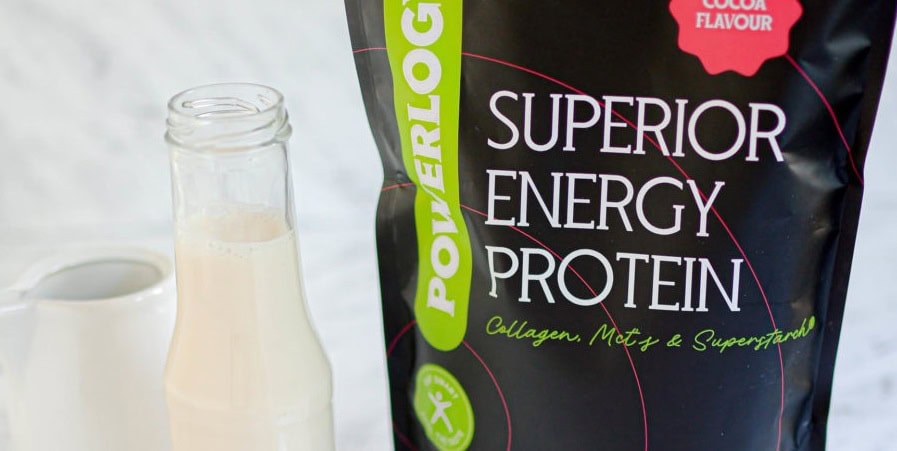 Čokoládovo-banánový proteínový dezert v pohári