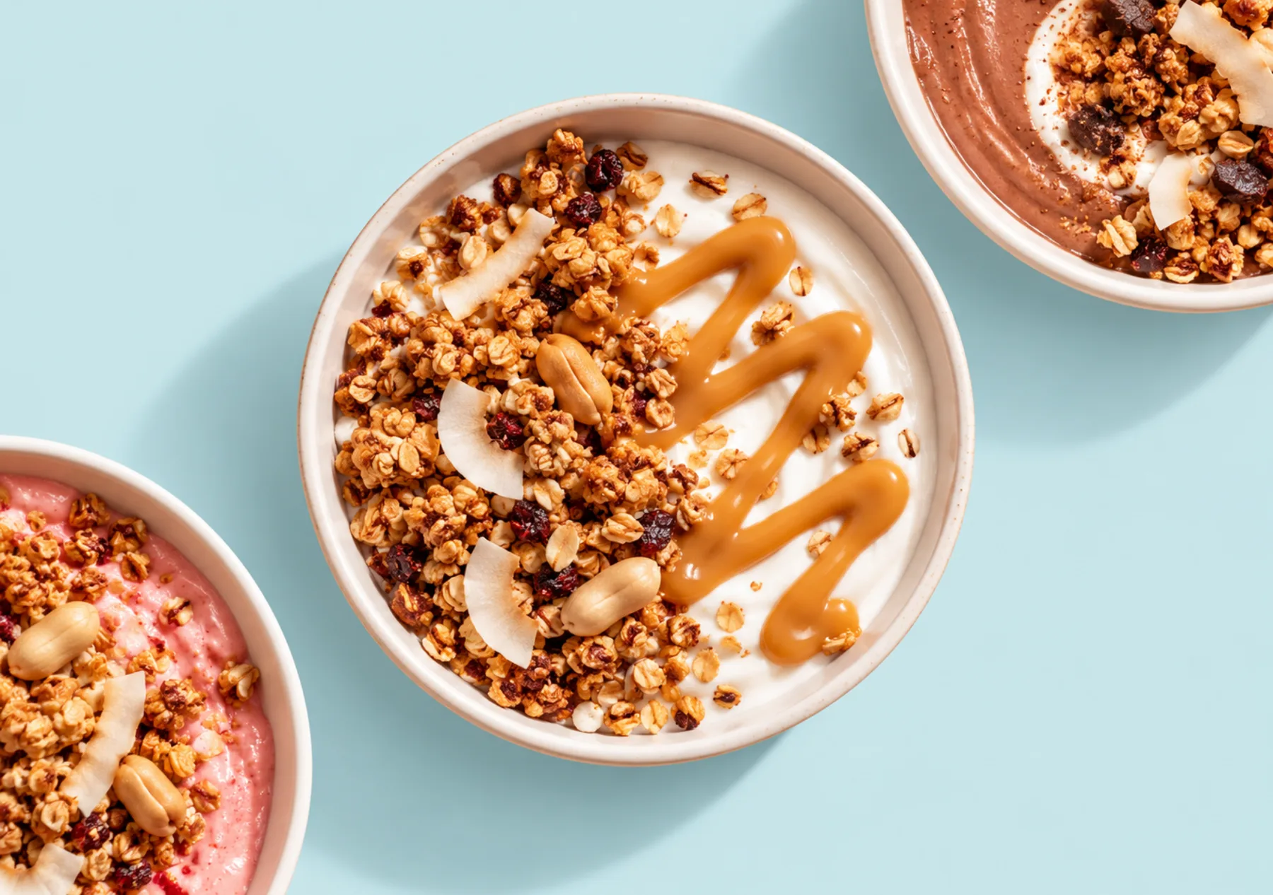 Powerlogy Protein Granola Salted Caramel Crunch v jogurte