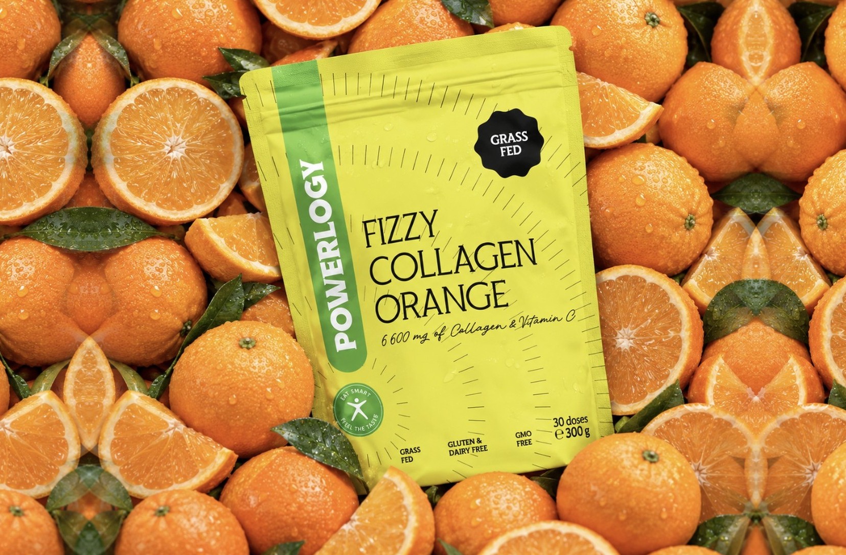 Die Powerlogy Fizzy Collagen Orange Packung liegt in frischen Orangen
