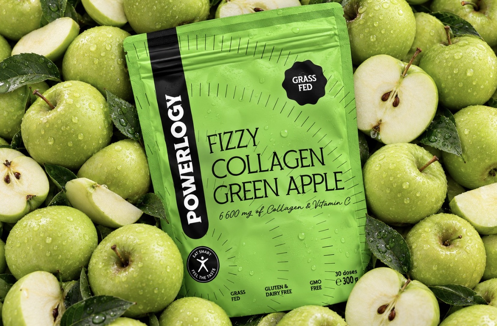 Balenie Powerlogy Fizzy Collagen Green Apple leží v zelených jablkách