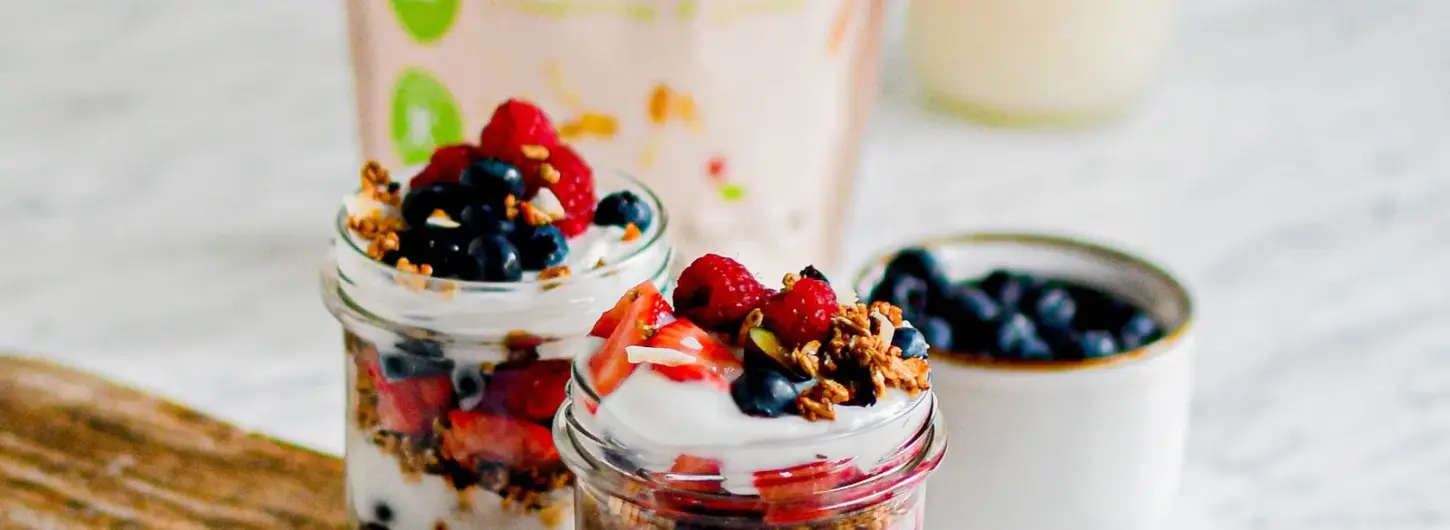 Raňajkové Granola poháre s ovocím