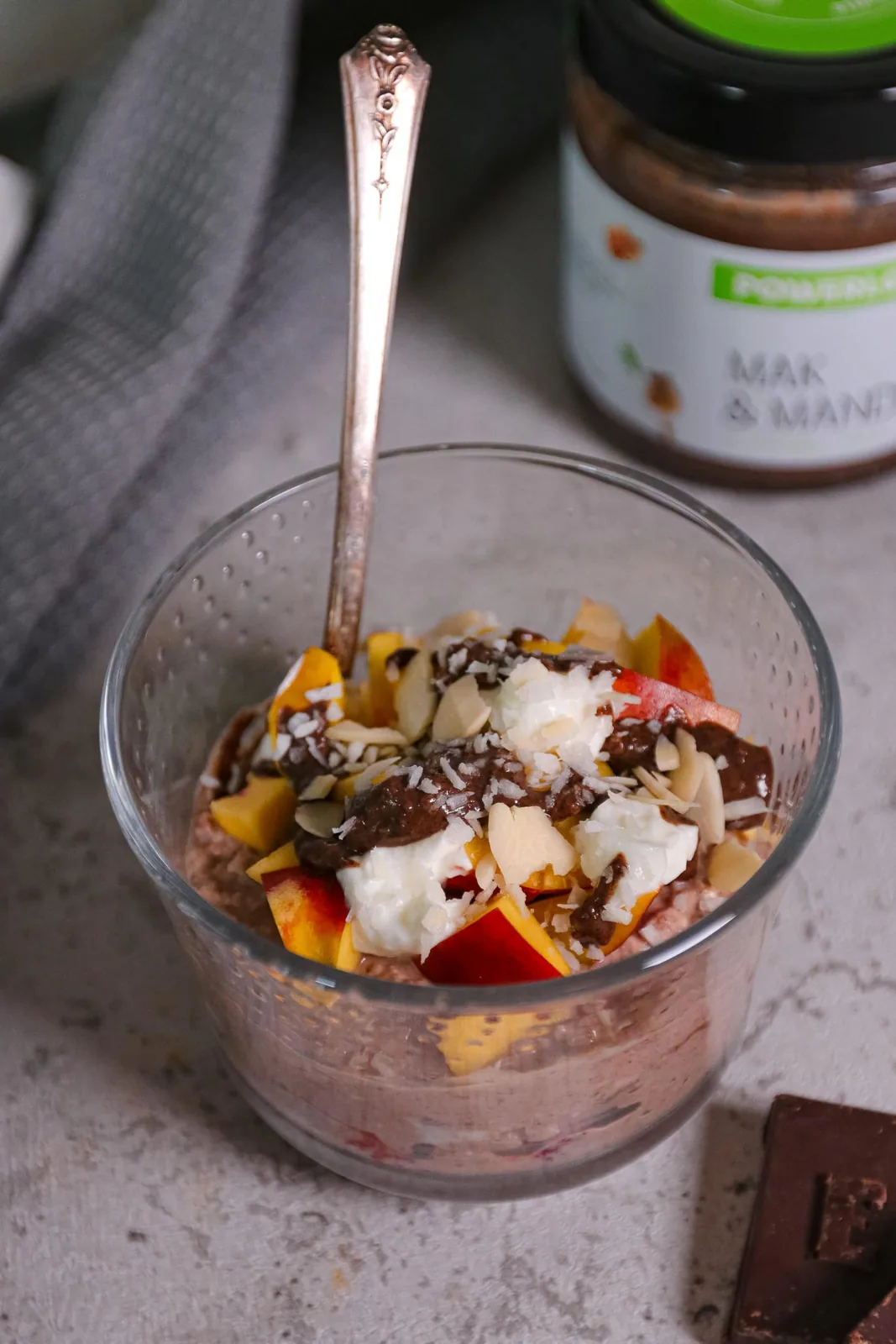Reis-Mohn-Becher mit Schokolade